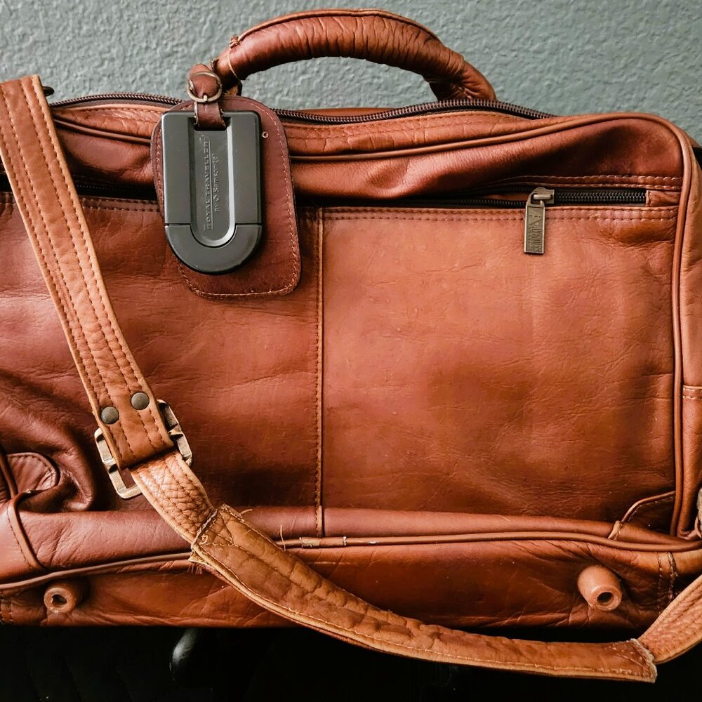 Vintage "Avenues America" Leather Laptop/Shoulder Carry Bag!